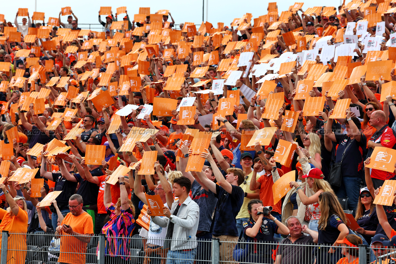 GP OLANDA, Circuit Atmosfera - fans.

25.08.2023. Formula 1 World Championship, Rd 14, Dutch Grand Prix, Zandvoort, Netherlands, Practice Day.

 - www.xpbimages.com, EMail: requests@xpbimages.com © Copyright: Coates / XPB Images