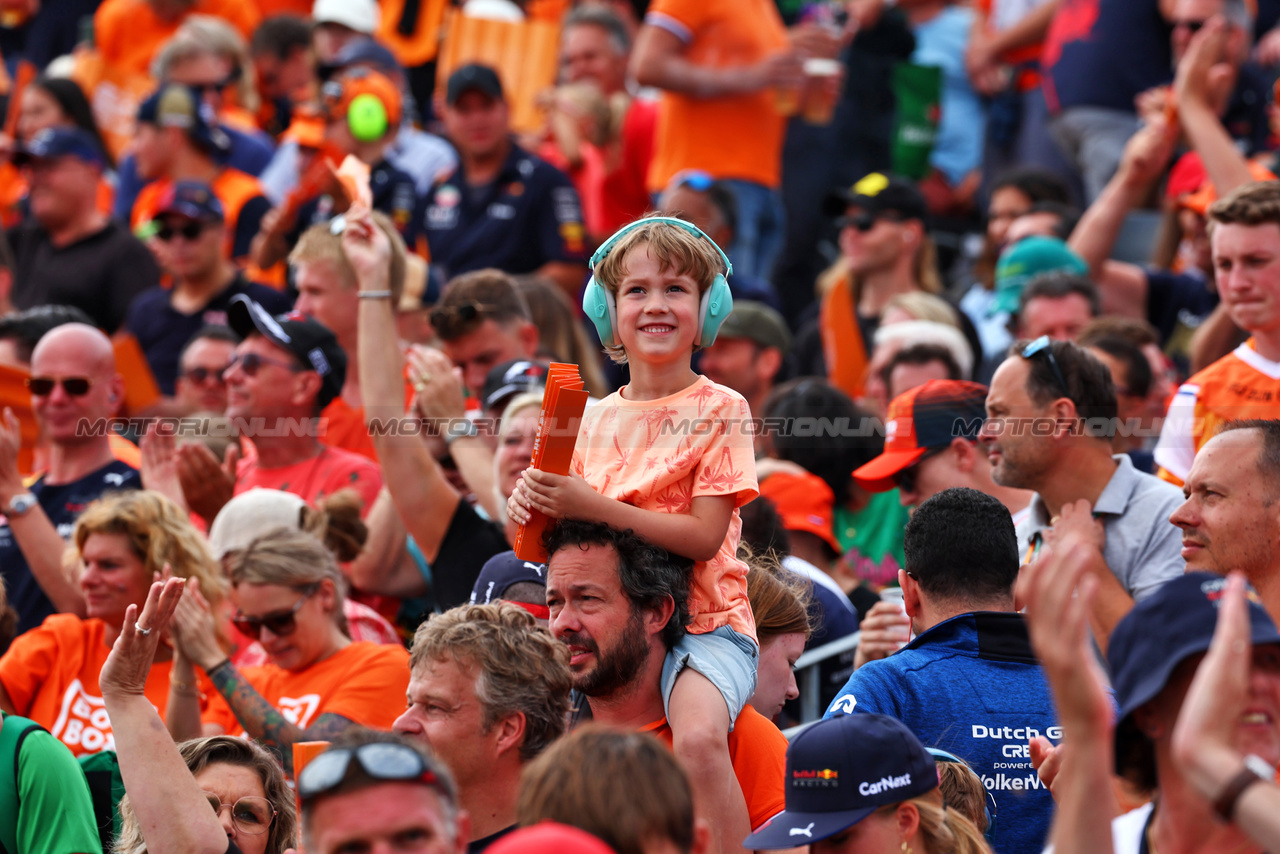 GP OLANDA, Circuit Atmosfera - fans.

25.08.2023. Formula 1 World Championship, Rd 14, Dutch Grand Prix, Zandvoort, Netherlands, Practice Day.

 - www.xpbimages.com, EMail: requests@xpbimages.com © Copyright: Coates / XPB Images