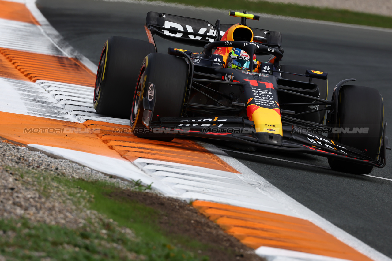 GP OLANDA, Sergio Perez (MEX) Red Bull Racing RB19.

25.08.2023. Formula 1 World Championship, Rd 14, Dutch Grand Prix, Zandvoort, Netherlands, Practice Day.

 - www.xpbimages.com, EMail: requests@xpbimages.com © Copyright: Coates / XPB Images