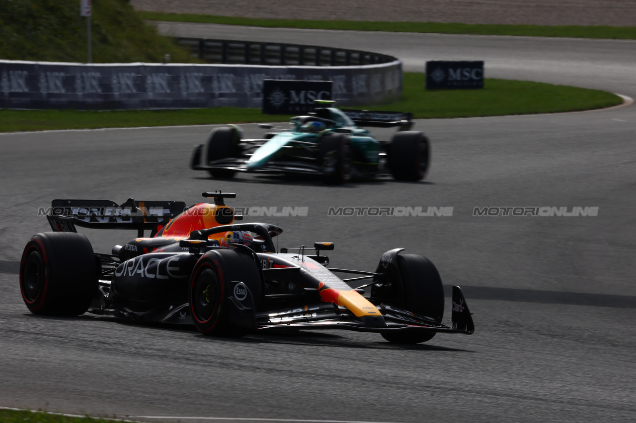 GP OLANDA, Max Verstappen (NLD) Red Bull Racing RB19.

25.08.2023. Formula 1 World Championship, Rd 14, Dutch Grand Prix, Zandvoort, Netherlands, Practice Day.

 - www.xpbimages.com, EMail: requests@xpbimages.com © Copyright: Coates / XPB Images