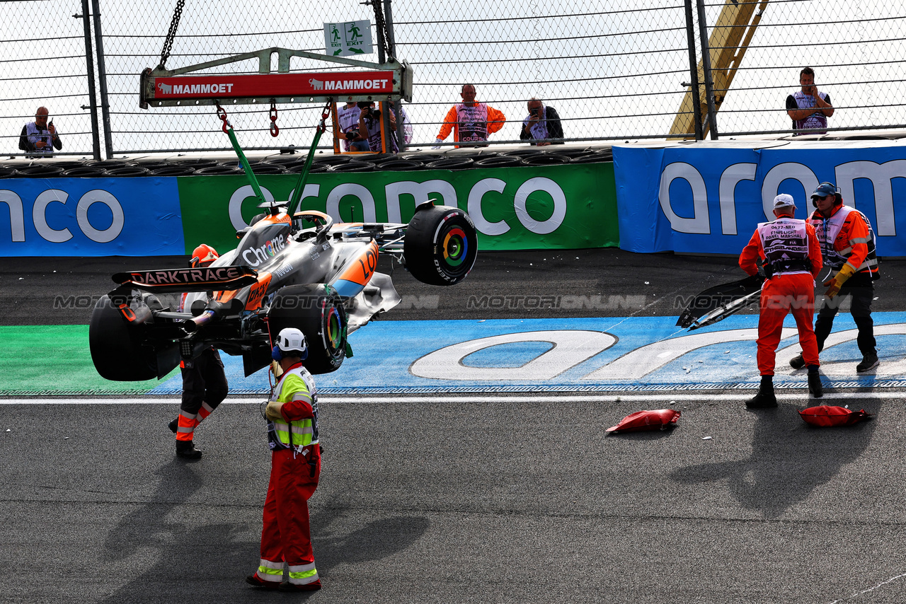 GP OLANDA, Oscar Piastri (AUS) McLaren MCL60 crashed in the second practice session.

25.08.2023. Formula 1 World Championship, Rd 14, Dutch Grand Prix, Zandvoort, Netherlands, Practice Day.

 - www.xpbimages.com, EMail: requests@xpbimages.com © Copyright: Staley / XPB Images