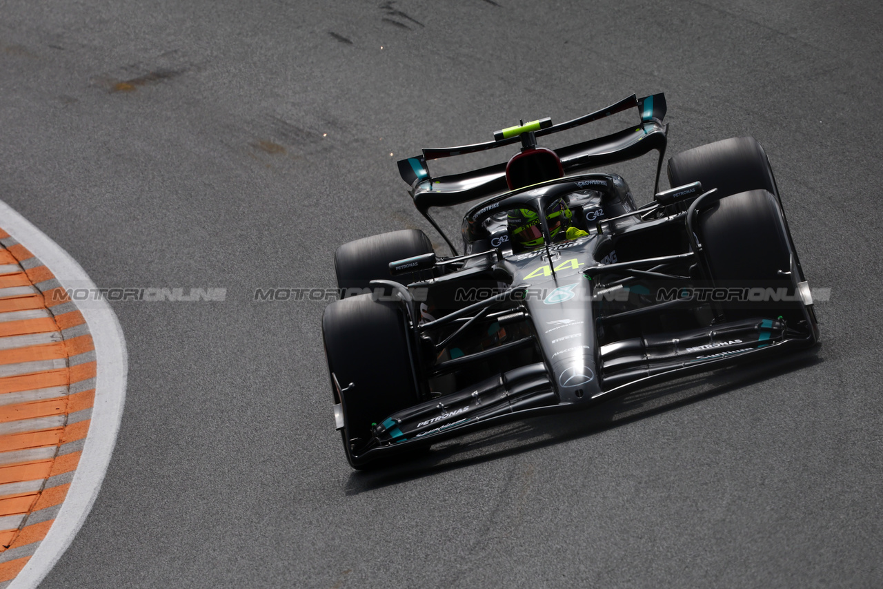 GP OLANDA, Lewis Hamilton (GBR) Mercedes AMG F1 W14.

25.08.2023. Formula 1 World Championship, Rd 14, Dutch Grand Prix, Zandvoort, Netherlands, Practice Day.

- www.xpbimages.com, EMail: requests@xpbimages.com © Copyright: Charniaux / XPB Images