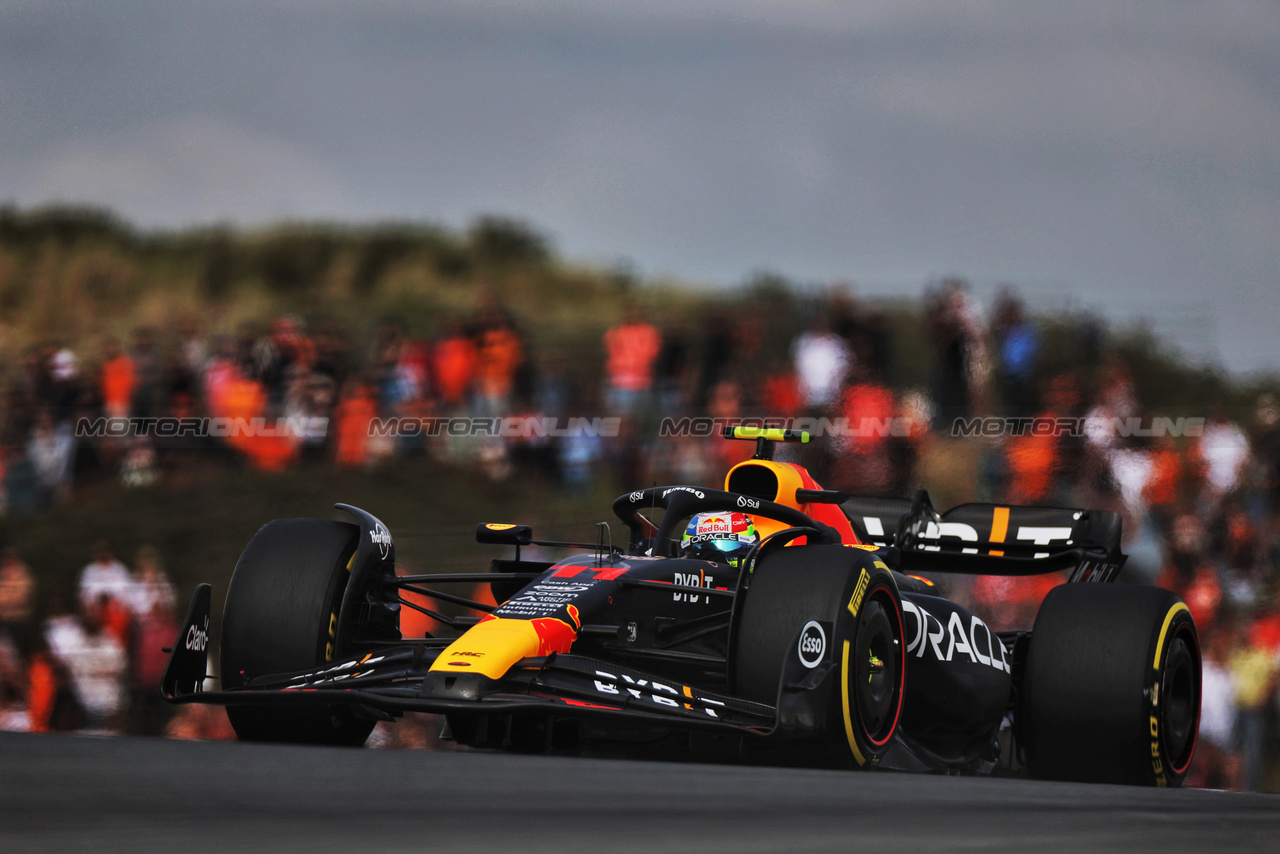 GP OLANDA, Sergio Perez (MEX) Red Bull Racing RB19.

25.08.2023. Formula 1 World Championship, Rd 14, Dutch Grand Prix, Zandvoort, Netherlands, Practice Day.

 - www.xpbimages.com, EMail: requests@xpbimages.com © Copyright: Staley / XPB Images