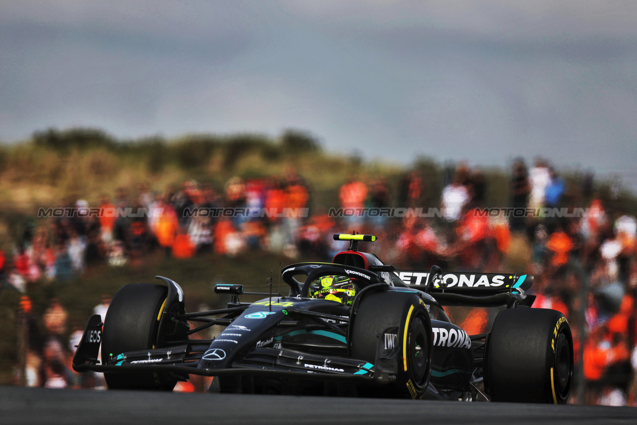 GP OLANDA, Lewis Hamilton (GBR) Mercedes AMG F1 W14.

25.08.2023. Formula 1 World Championship, Rd 14, Dutch Grand Prix, Zandvoort, Netherlands, Practice Day.

 - www.xpbimages.com, EMail: requests@xpbimages.com © Copyright: Staley / XPB Images