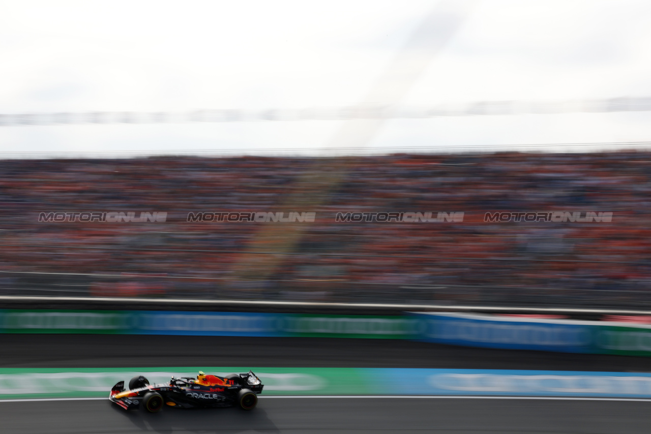 GP OLANDA, Sergio Perez (MEX) Red Bull Racing RB19.

25.08.2023. Formula 1 World Championship, Rd 14, Dutch Grand Prix, Zandvoort, Netherlands, Practice Day.

 - www.xpbimages.com, EMail: requests@xpbimages.com © Copyright: Staley / XPB Images