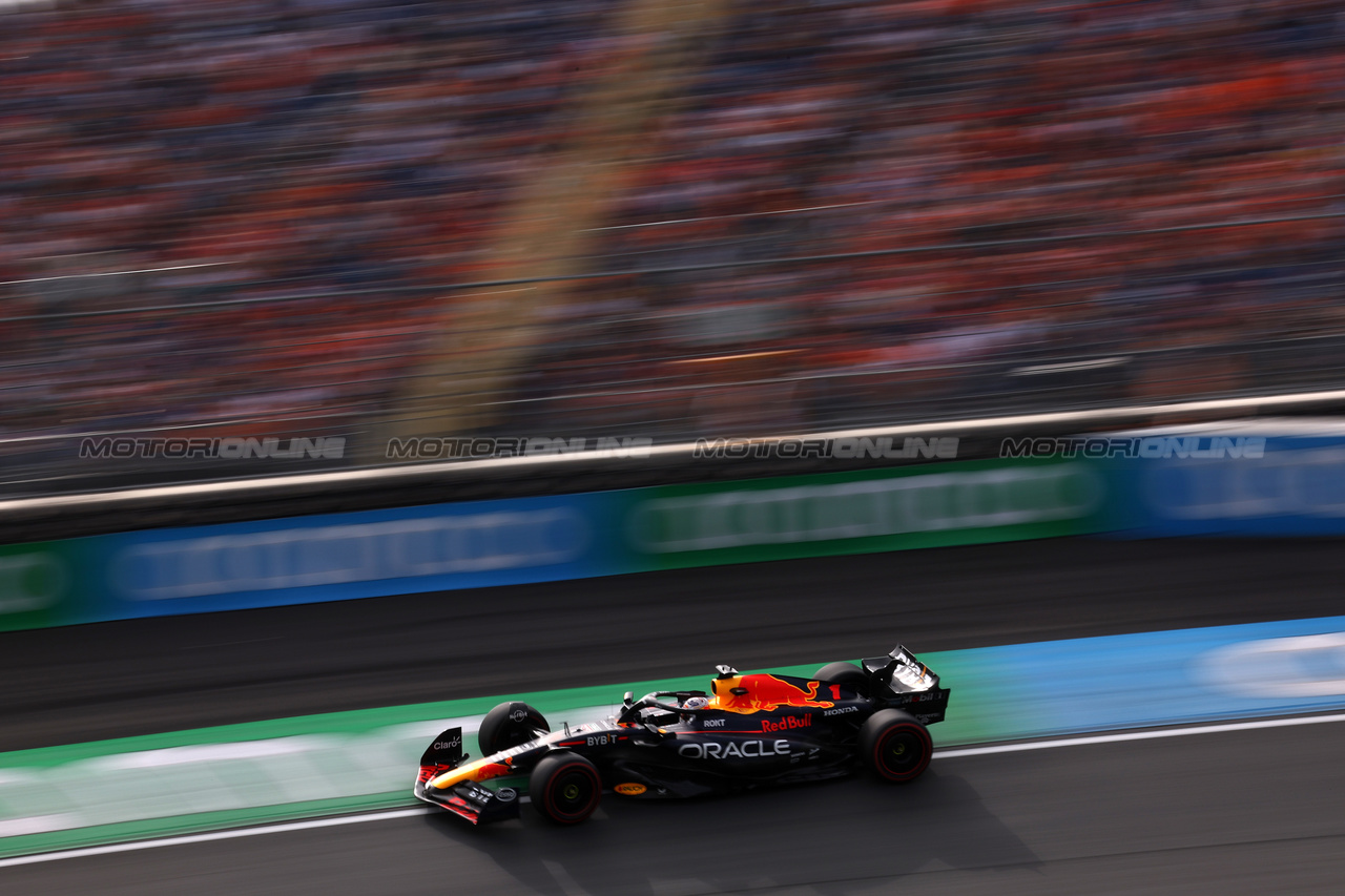 GP OLANDA, Max Verstappen (NLD) Red Bull Racing RB19.

25.08.2023. Formula 1 World Championship, Rd 14, Dutch Grand Prix, Zandvoort, Netherlands, Practice Day.

 - www.xpbimages.com, EMail: requests@xpbimages.com © Copyright: Staley / XPB Images