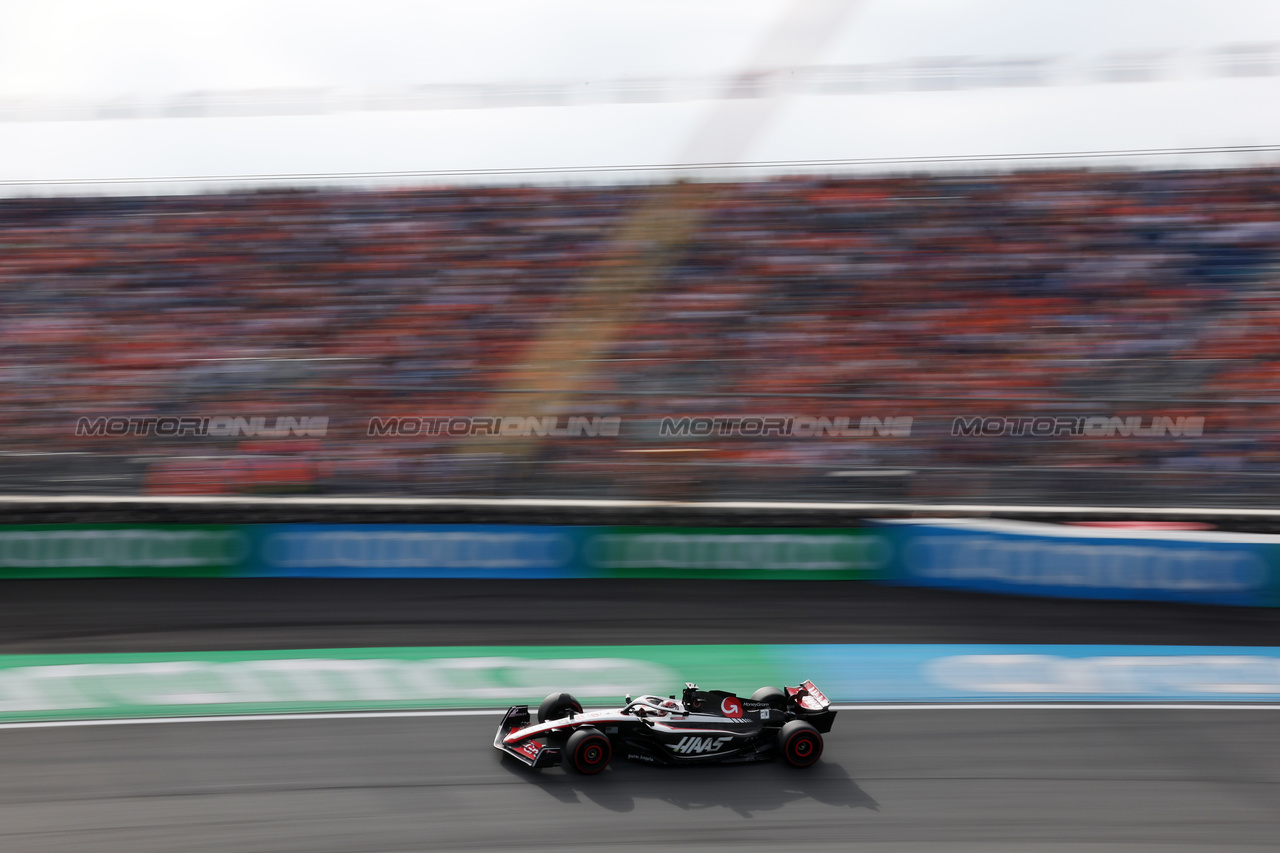 GP OLANDA, Kevin Magnussen (DEN) Haas VF-23.

25.08.2023. Formula 1 World Championship, Rd 14, Dutch Grand Prix, Zandvoort, Netherlands, Practice Day.

 - www.xpbimages.com, EMail: requests@xpbimages.com © Copyright: Staley / XPB Images
