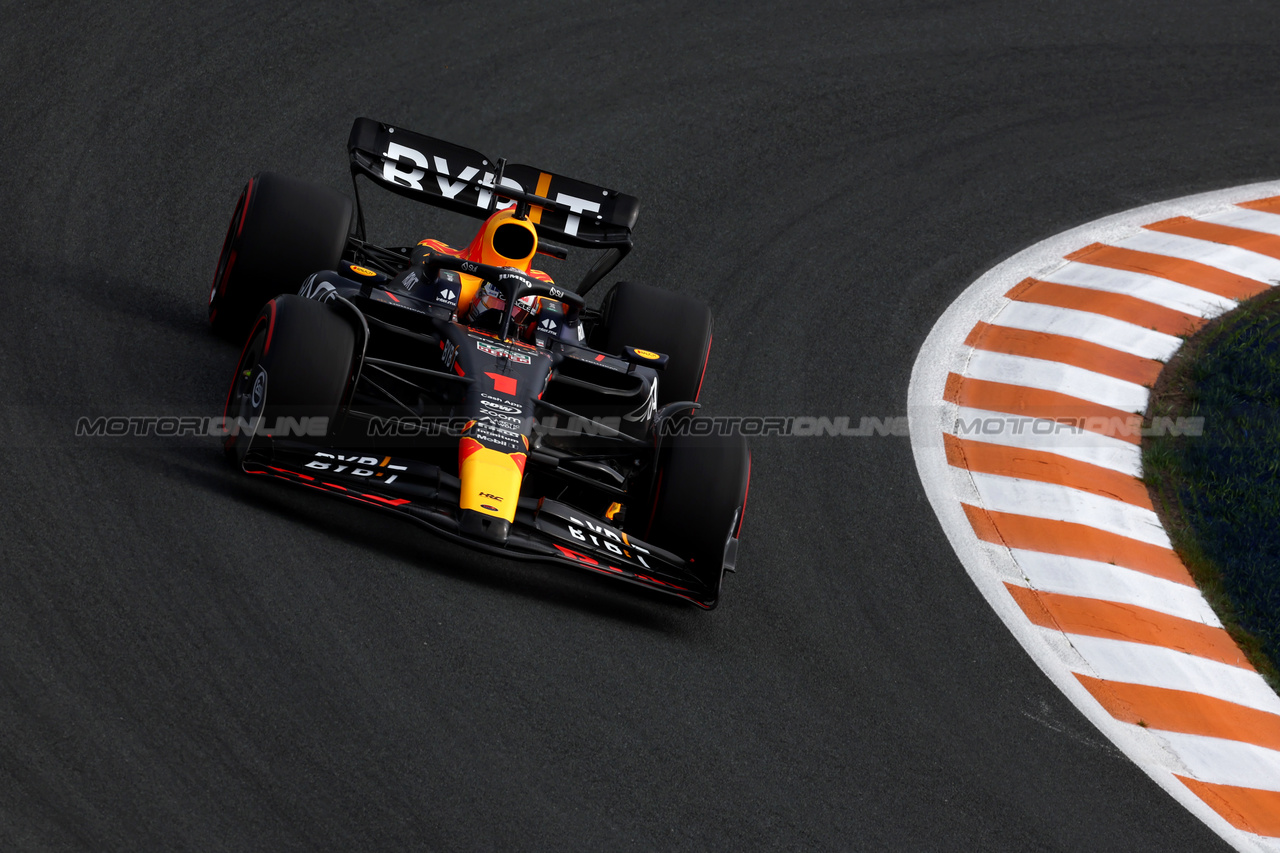 GP OLANDA, Max Verstappen (NLD) Red Bull Racing RB19.

25.08.2023. Formula 1 World Championship, Rd 14, Dutch Grand Prix, Zandvoort, Netherlands, Practice Day.

 - www.xpbimages.com, EMail: requests@xpbimages.com © Copyright: Coates / XPB Images