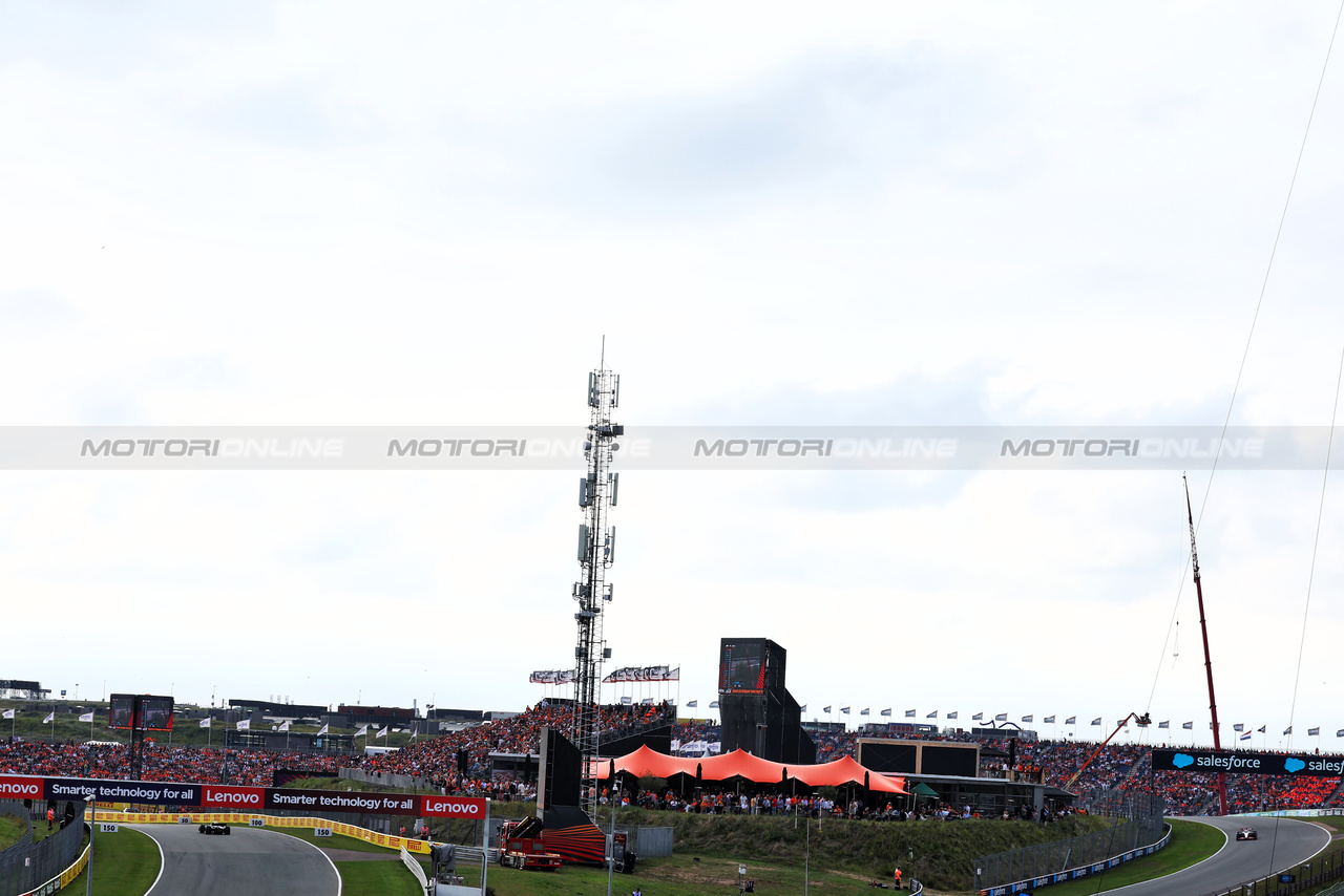 GP OLANDA, Kevin Magnussen (DEN) Haas VF-23 (Right).

25.08.2023. Formula 1 World Championship, Rd 14, Dutch Grand Prix, Zandvoort, Netherlands, Practice Day.

 - www.xpbimages.com, EMail: requests@xpbimages.com © Copyright: Coates / XPB Images