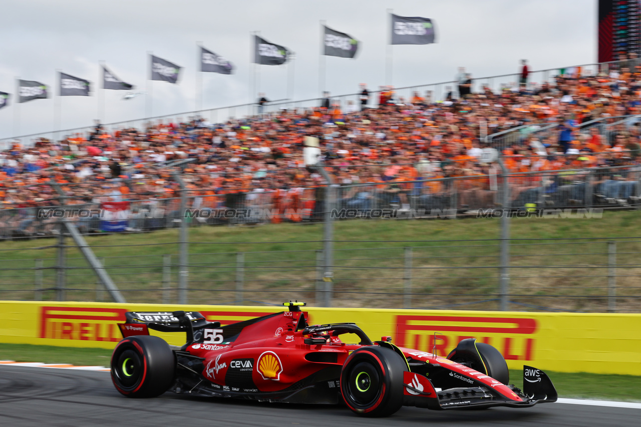 GP OLANDA, Carlos Sainz Jr (ESP) Ferrari SF-23.

25.08.2023. Formula 1 World Championship, Rd 14, Dutch Grand Prix, Zandvoort, Netherlands, Practice Day.

- www.xpbimages.com, EMail: requests@xpbimages.com © Copyright: Miltenburg / XPB Images