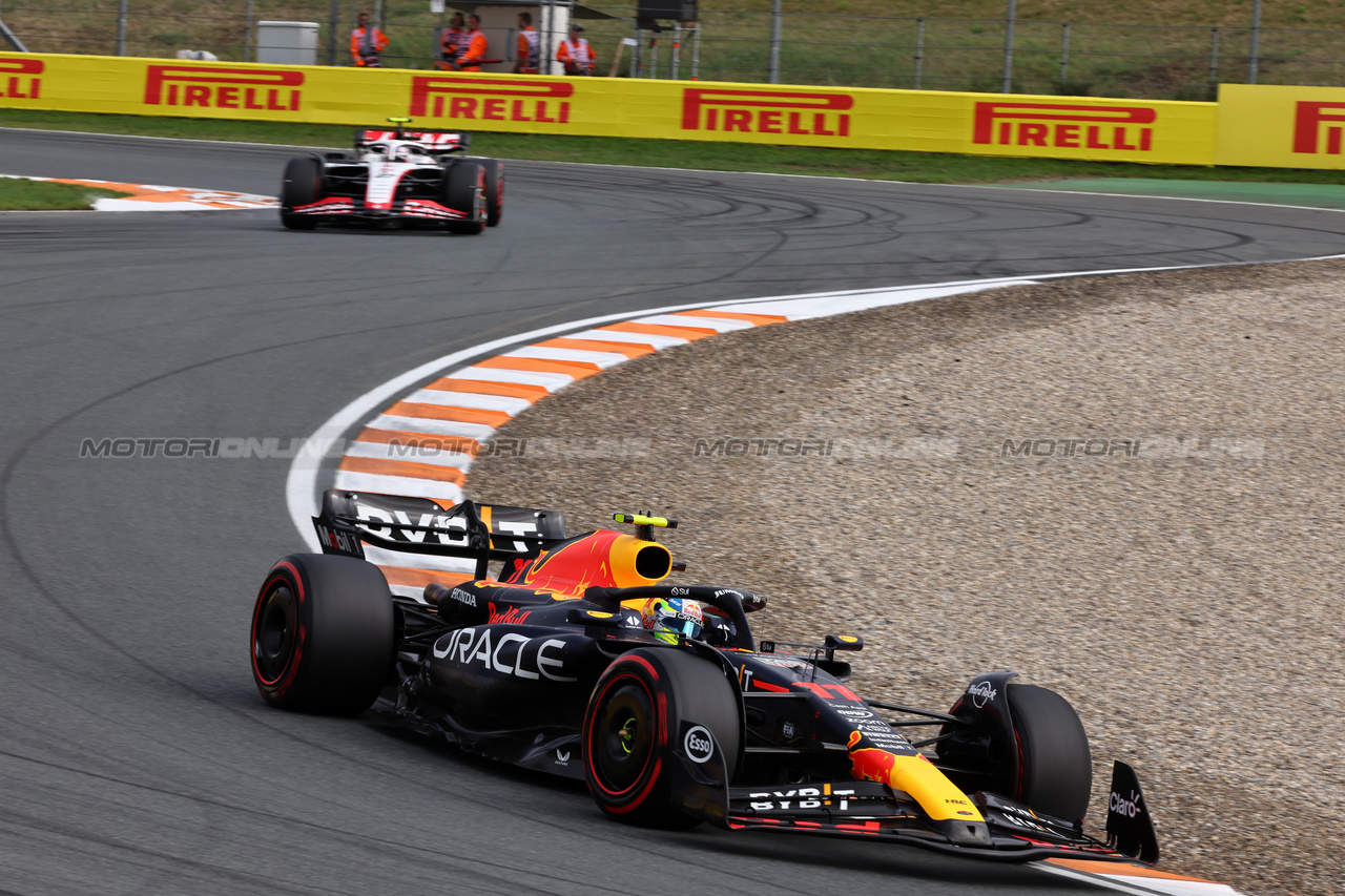GP OLANDA, Sergio Perez (MEX) Red Bull Racing RB19.

25.08.2023. Formula 1 World Championship, Rd 14, Dutch Grand Prix, Zandvoort, Netherlands, Practice Day.

- www.xpbimages.com, EMail: requests@xpbimages.com © Copyright: Miltenburg / XPB Images