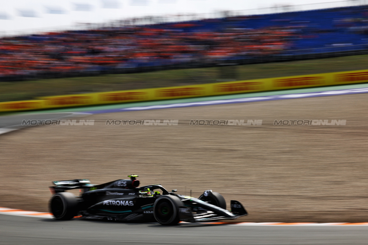 GP OLANDA, Lewis Hamilton (GBR) Mercedes AMG F1 W14.

25.08.2023. Formula 1 World Championship, Rd 14, Dutch Grand Prix, Zandvoort, Netherlands, Practice Day.

 - www.xpbimages.com, EMail: requests@xpbimages.com © Copyright: Staley / XPB Images