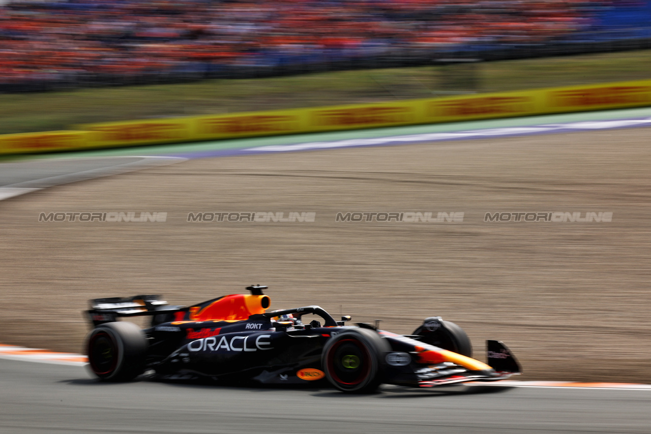 GP OLANDA, Max Verstappen (NLD) Red Bull Racing RB19.

25.08.2023. Formula 1 World Championship, Rd 14, Dutch Grand Prix, Zandvoort, Netherlands, Practice Day.

 - www.xpbimages.com, EMail: requests@xpbimages.com © Copyright: Staley / XPB Images