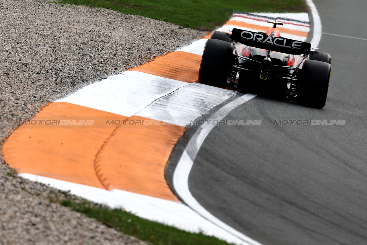 GP OLANDA, Sergio Perez (MEX) Red Bull Racing RB19.

25.08.2023. Formula 1 World Championship, Rd 14, Dutch Grand Prix, Zandvoort, Netherlands, Practice Day.

- www.xpbimages.com, EMail: requests@xpbimages.com © Copyright: Moy / XPB Images