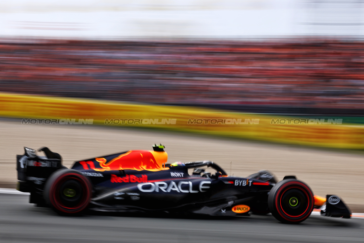 GP OLANDA, Sergio Perez (MEX) Red Bull Racing RB19.

25.08.2023. Formula 1 World Championship, Rd 14, Dutch Grand Prix, Zandvoort, Netherlands, Practice Day.

 - www.xpbimages.com, EMail: requests@xpbimages.com © Copyright: Coates / XPB Images