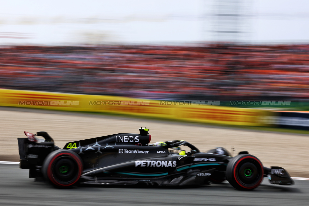 GP OLANDA, Lewis Hamilton (GBR) Mercedes AMG F1 W14.

25.08.2023. Formula 1 World Championship, Rd 14, Dutch Grand Prix, Zandvoort, Netherlands, Practice Day.

 - www.xpbimages.com, EMail: requests@xpbimages.com © Copyright: Coates / XPB Images