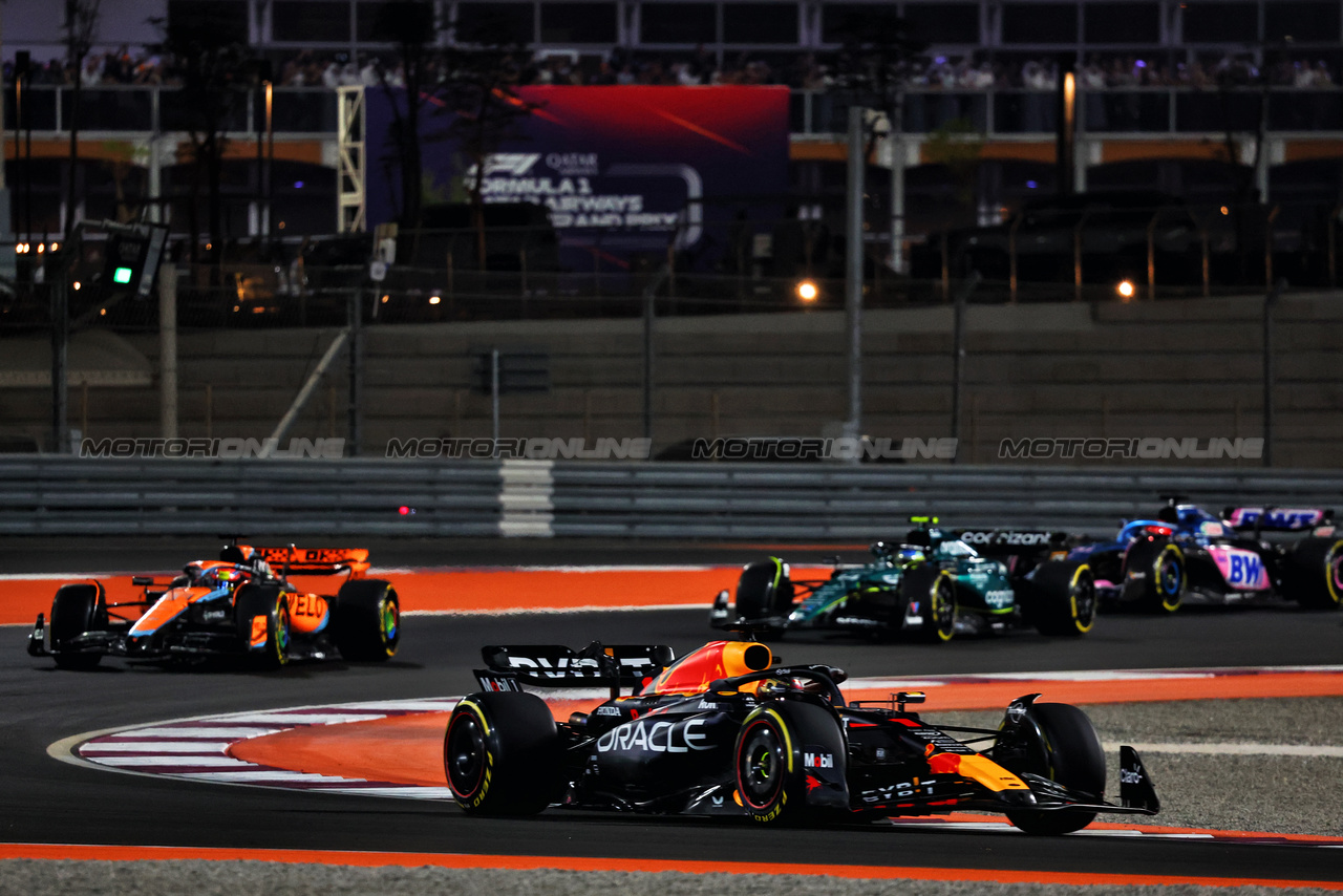 GP QATAR, Max Verstappen (NLD) Red Bull Racing RB19.

08.10.2023. Formula 1 World Championship, Rd 18, Qatar Grand Prix, Doha, Qatar, Gara Day.

- www.xpbimages.com, EMail: requests@xpbimages.com © Copyright: Charniaux / XPB Images