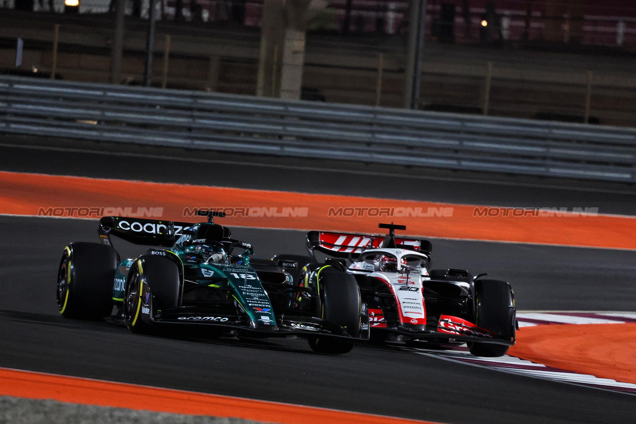 GP QATAR, Lance Stroll (CDN) Aston Martin F1 Team AMR23 e Kevin Magnussen (DEN) Haas VF-23 battle for position.

08.10.2023. Formula 1 World Championship, Rd 18, Qatar Grand Prix, Doha, Qatar, Gara Day.

- www.xpbimages.com, EMail: requests@xpbimages.com © Copyright: Charniaux / XPB Images