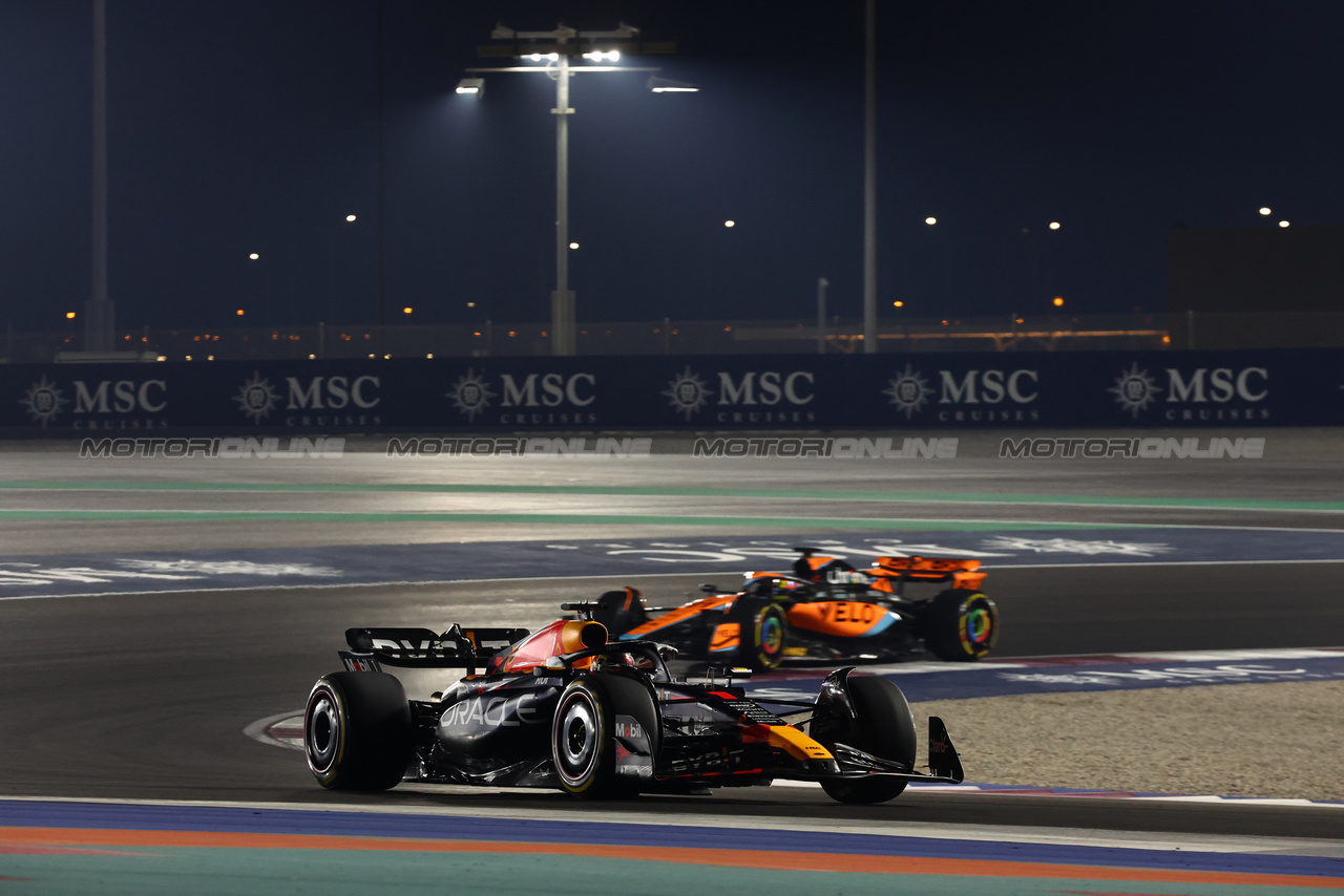 GP QATAR, Max Verstappen (NLD) Red Bull Racing RB19.

08.10.2023. Formula 1 World Championship, Rd 18, Qatar Grand Prix, Doha, Qatar, Gara Day.

- www.xpbimages.com, EMail: requests@xpbimages.com © Copyright: Batchelor / XPB Images