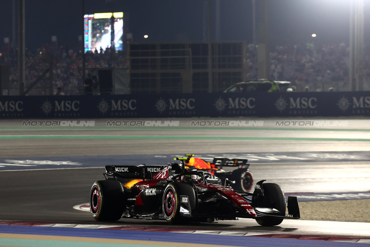 GP QATAR, Zhou Guanyu (CHN) Alfa Romeo F1 Team C43.

08.10.2023. Formula 1 World Championship, Rd 18, Qatar Grand Prix, Doha, Qatar, Gara Day.

- www.xpbimages.com, EMail: requests@xpbimages.com © Copyright: Batchelor / XPB Images