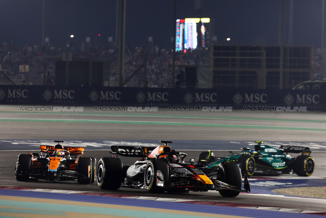 GP QATAR, Max Verstappen (NLD) Red Bull Racing RB19.

08.10.2023. Formula 1 World Championship, Rd 18, Qatar Grand Prix, Doha, Qatar, Gara Day.

- www.xpbimages.com, EMail: requests@xpbimages.com © Copyright: Batchelor / XPB Images