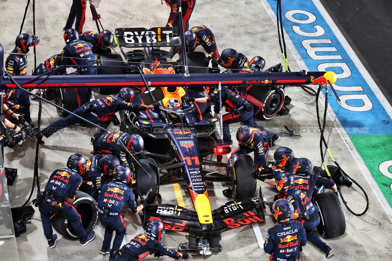 GP QATAR, Sergio Perez (MEX) Red Bull Racing RB19 makes a pit stop.

08.10.2023. Formula 1 World Championship, Rd 18, Qatar Grand Prix, Doha, Qatar, Gara Day.

- www.xpbimages.com, EMail: requests@xpbimages.com © Copyright: Moy / XPB Images