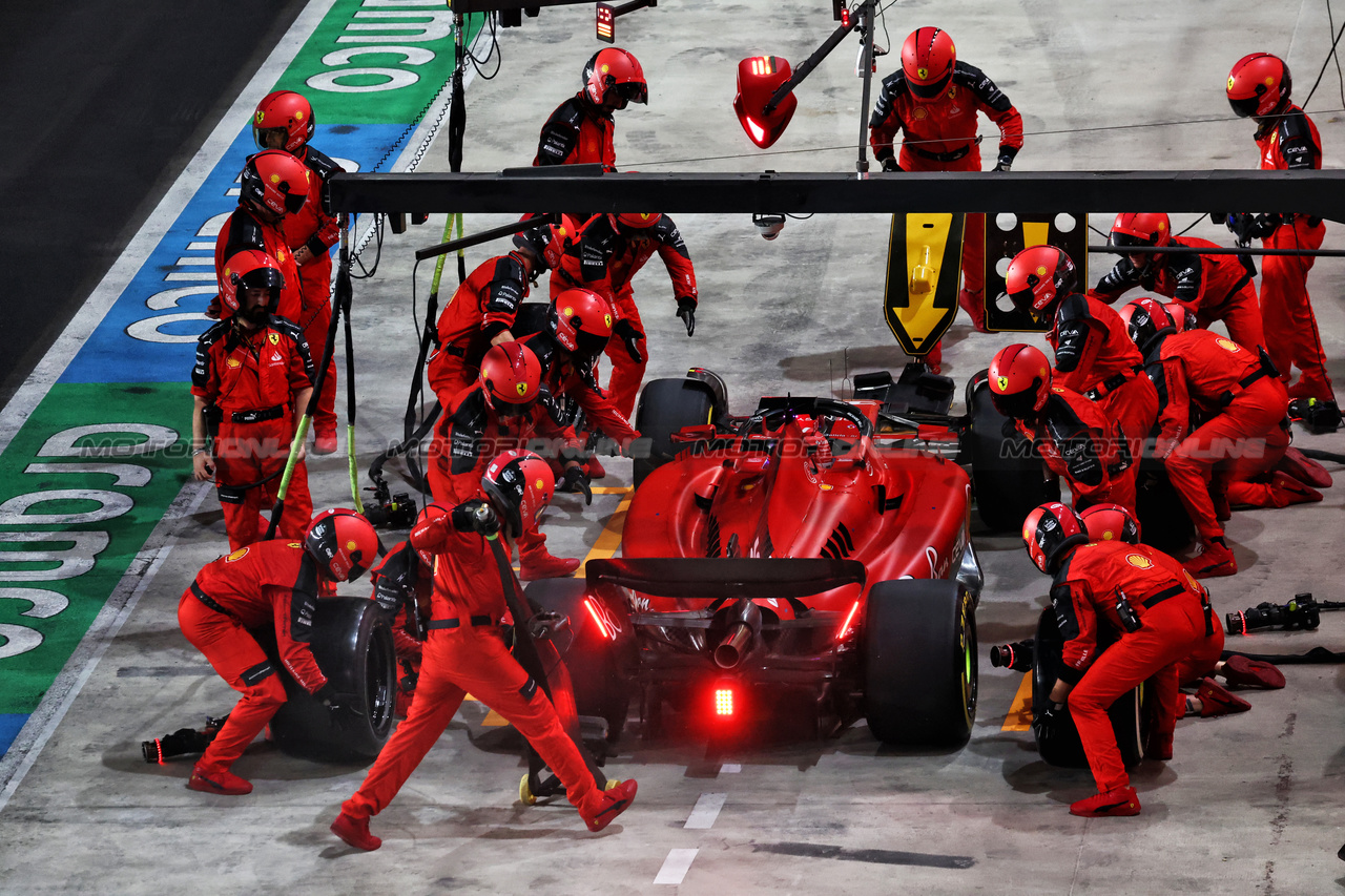 GP QATAR, Charles Leclerc (MON) Ferrari SF-23 makes a pit stop.

08.10.2023. Formula 1 World Championship, Rd 18, Qatar Grand Prix, Doha, Qatar, Gara Day.

- www.xpbimages.com, EMail: requests@xpbimages.com © Copyright: Moy / XPB Images