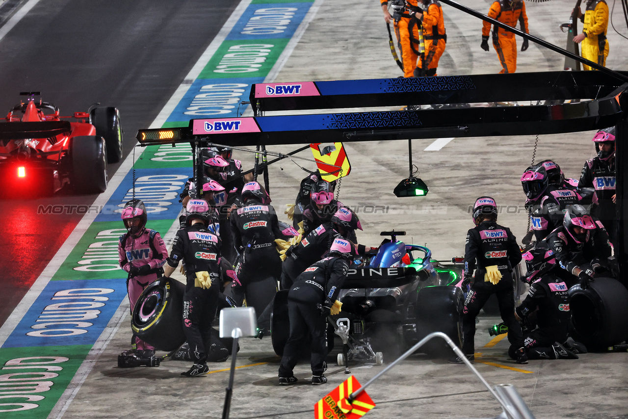 GP QATAR, Esteban Ocon (FRA) Alpine F1 Team A523 makes a pit stop.

08.10.2023. Formula 1 World Championship, Rd 18, Qatar Grand Prix, Doha, Qatar, Gara Day.

- www.xpbimages.com, EMail: requests@xpbimages.com © Copyright: Moy / XPB Images