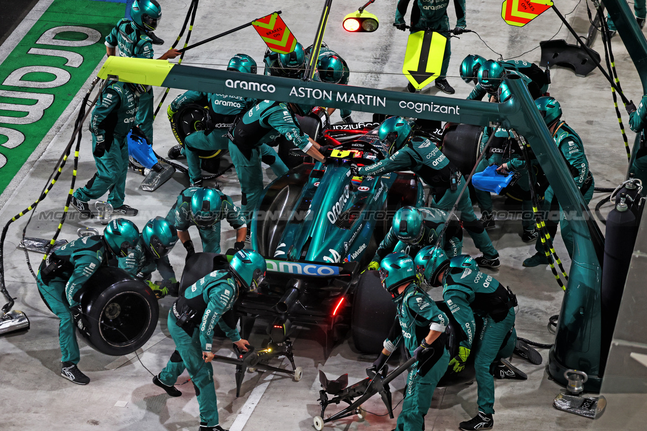 GP QATAR, Fernando Alonso (ESP) Aston Martin F1 Team AMR23 makes a pit stop.

08.10.2023. Formula 1 World Championship, Rd 18, Qatar Grand Prix, Doha, Qatar, Gara Day.

- www.xpbimages.com, EMail: requests@xpbimages.com © Copyright: Moy / XPB Images