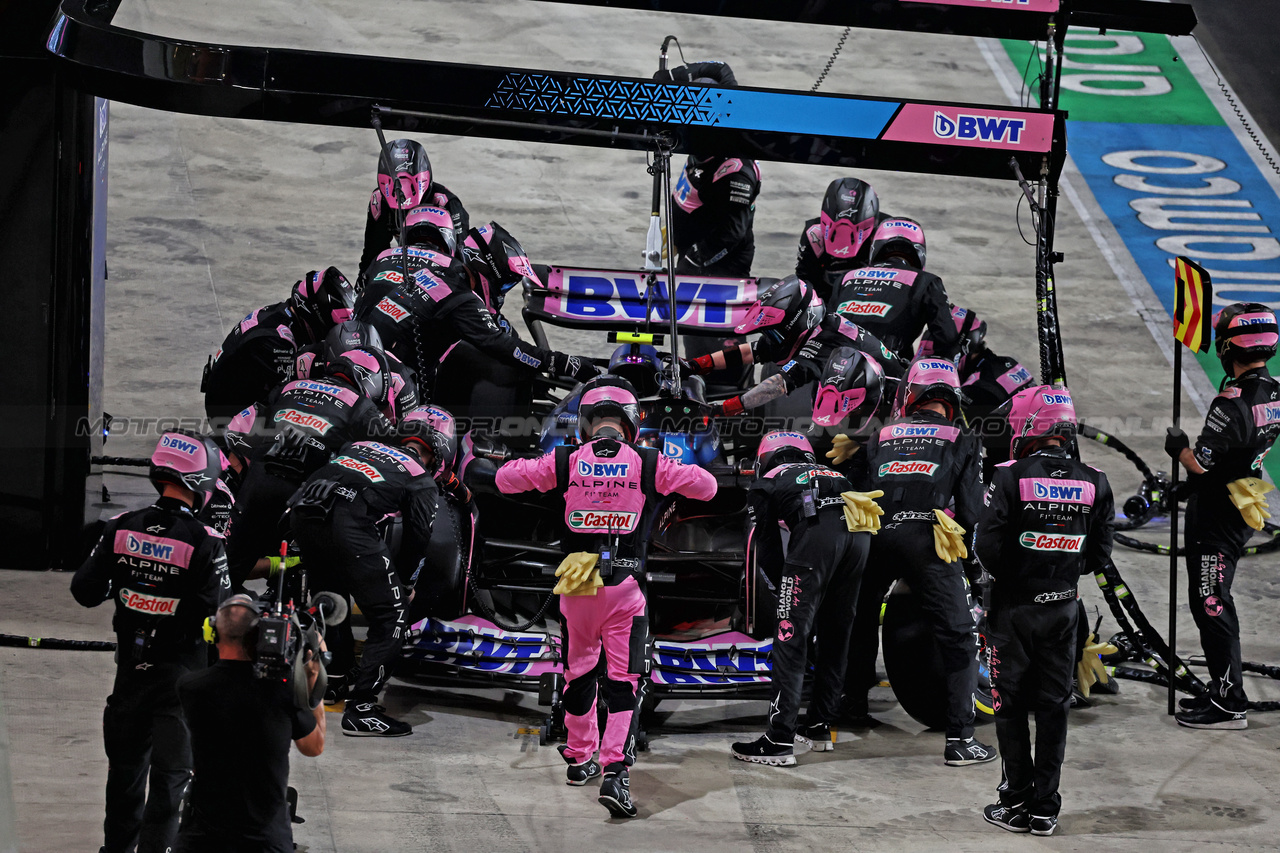 GP QATAR, Pierre Gasly (FRA) Alpine F1 Team A523 makes a pit stop.

08.10.2023. Formula 1 World Championship, Rd 18, Qatar Grand Prix, Doha, Qatar, Gara Day.

- www.xpbimages.com, EMail: requests@xpbimages.com © Copyright: Moy / XPB Images