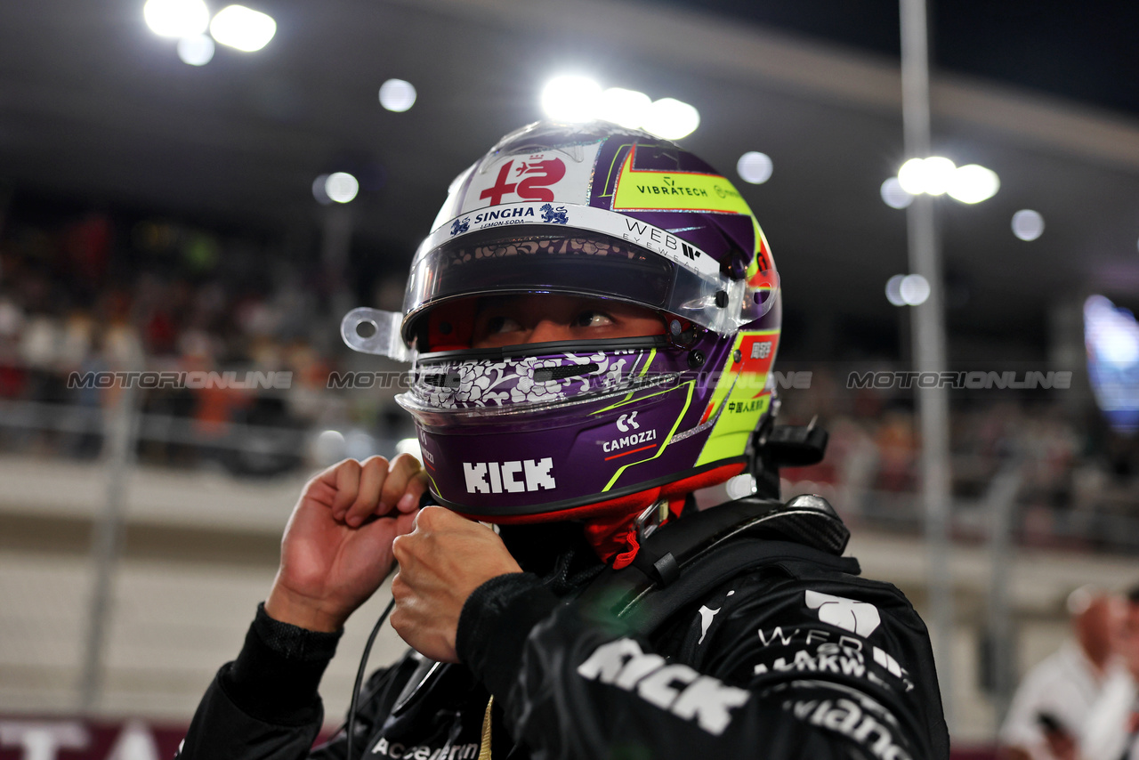 GP QATAR, Zhou Guanyu (CHN) Alfa Romeo F1 Team on the grid.

08.10.2023. Formula 1 World Championship, Rd 18, Qatar Grand Prix, Doha, Qatar, Gara Day.

- www.xpbimages.com, EMail: requests@xpbimages.com © Copyright: Moy / XPB Images