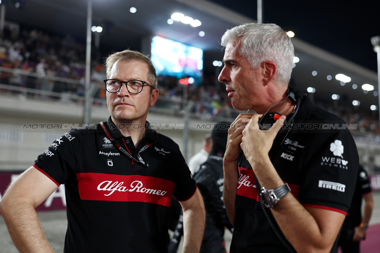 GP QATAR, (L to R): Andreas Seidl (GER) Sauber Group Chief Executive Officer with Alessandro Alunni Bravi (ITA) Alfa Romeo F1 Team Managing Director e Team Representative on the grid.

08.10.2023. Formula 1 World Championship, Rd 18, Qatar Grand Prix, Doha, Qatar, Gara Day.

- www.xpbimages.com, EMail: requests@xpbimages.com © Copyright: Moy / XPB Images