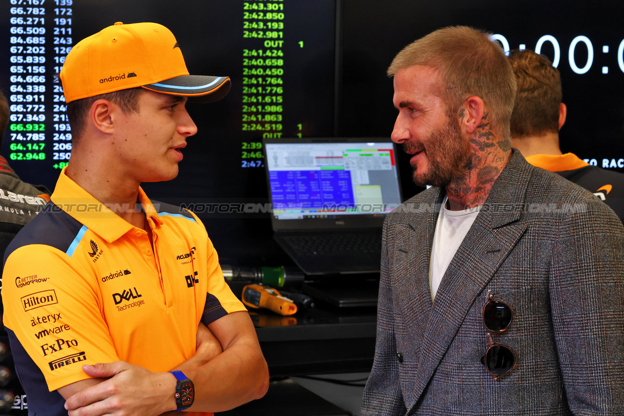 GP QATAR, (L to R): Lando Norris (GBR) McLaren with David Beckham (GBR) Former Football Player.

08.10.2023. Formula 1 World Championship, Rd 18, Qatar Grand Prix, Doha, Qatar, Gara Day.

 - www.xpbimages.com, EMail: requests@xpbimages.com © Copyright: Coates / XPB Images