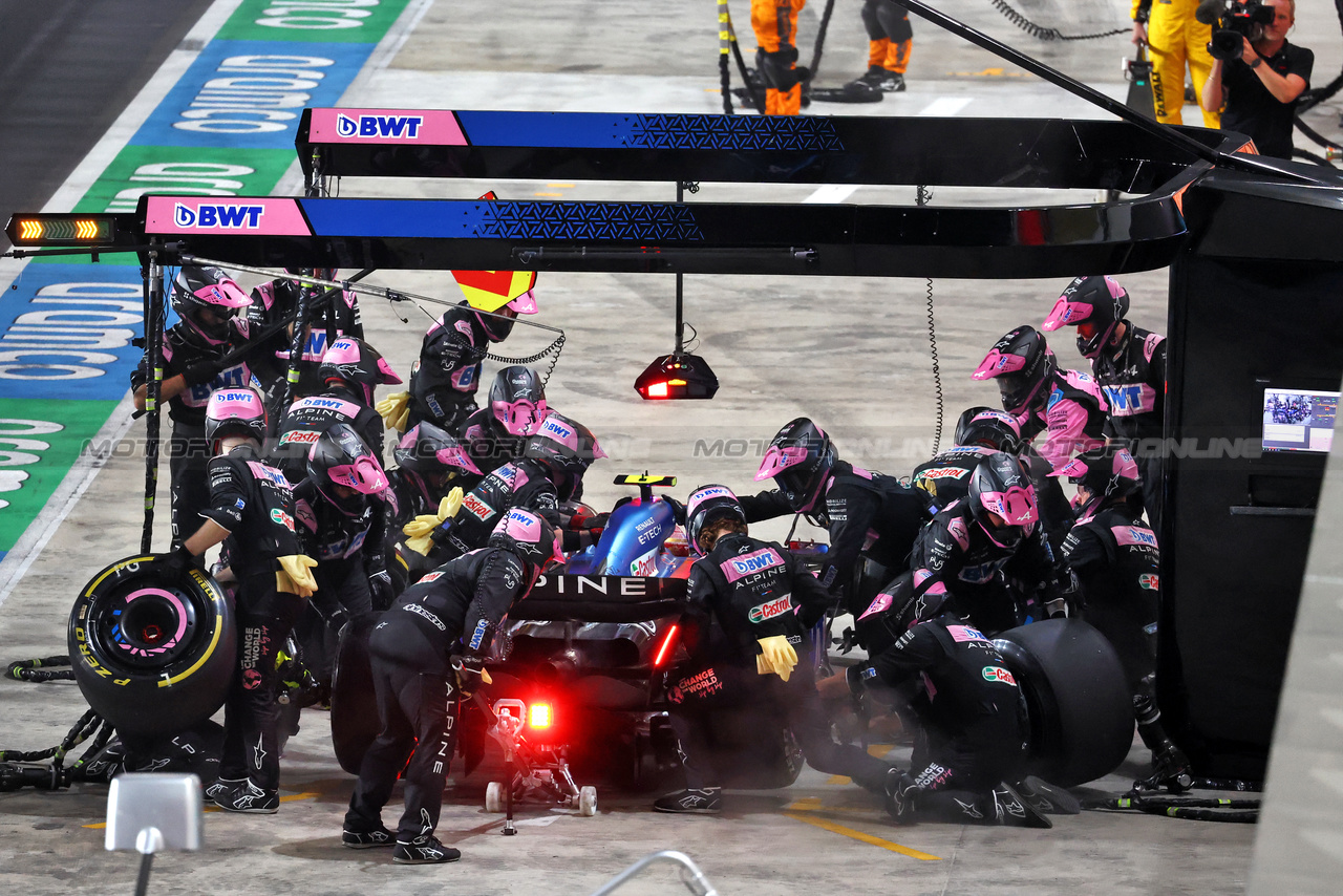 GP QATAR, Pierre Gasly (FRA) Alpine F1 Team A523 makes a pit stop.

08.10.2023. Formula 1 World Championship, Rd 18, Qatar Grand Prix, Doha, Qatar, Gara Day.

- www.xpbimages.com, EMail: requests@xpbimages.com © Copyright: Moy / XPB Images