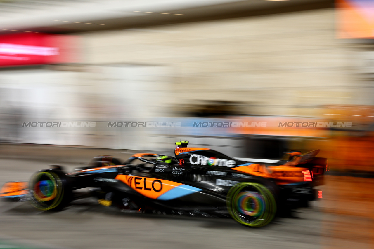 GP QATAR, Lando Norris (GBR) McLaren MCL60 makes a pit stop.

08.10.2023. Formula 1 World Championship, Rd 18, Qatar Grand Prix, Doha, Qatar, Gara Day.

- www.xpbimages.com, EMail: requests@xpbimages.com © Copyright: Batchelor / XPB Images