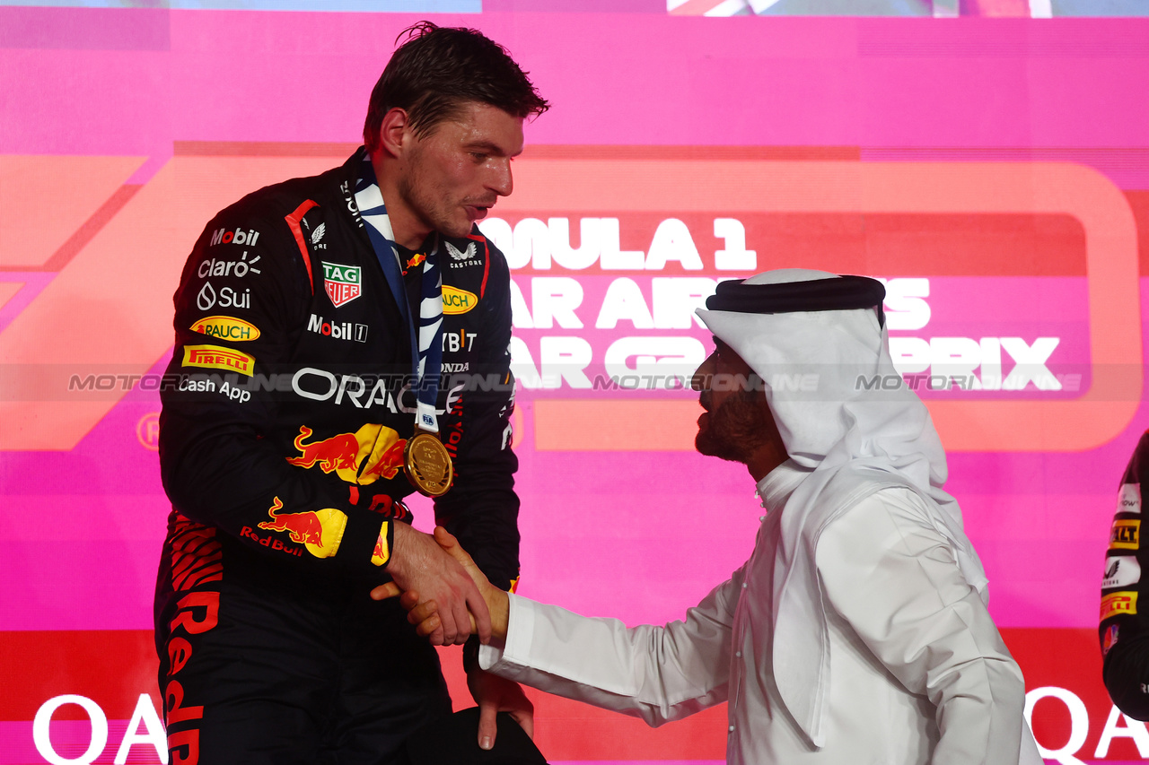 GP QATAR, 1st place  Max Verstappen (NLD) Red Bull Racing with Mohammed Bin Sulayem (UAE) FIA President.
08.10.2023. Formula 1 World Championship, Rd 18, Qatar Grand Prix, Doha, Qatar, Gara Day.
- www.xpbimages.com, EMail: requests@xpbimages.com © Copyright: Batchelor / XPB Images