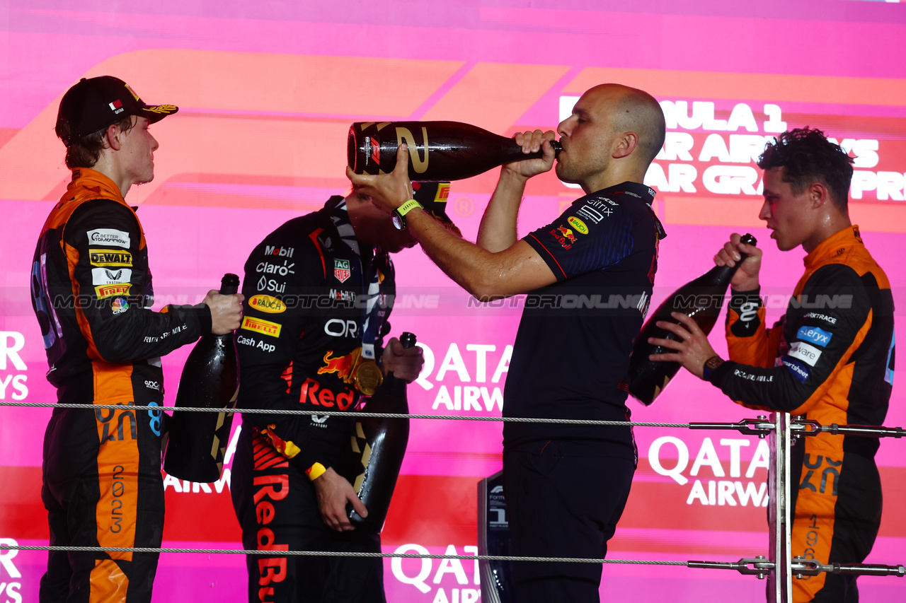 GP QATAR, 1st place  Max Verstappen (NLD) Red Bull Racing, 2nd place  Oscar Piastri (AUS) McLaren, 3rd place  Lando Norris (GBR) McLaren with Gianpiero Lambiase (ITA) Red Bull Racing Engineer. 
08.10.2023. Formula 1 World Championship, Rd 18, Qatar Grand Prix, Doha, Qatar, Gara Day.
- www.xpbimages.com, EMail: requests@xpbimages.com © Copyright: Batchelor / XPB Images