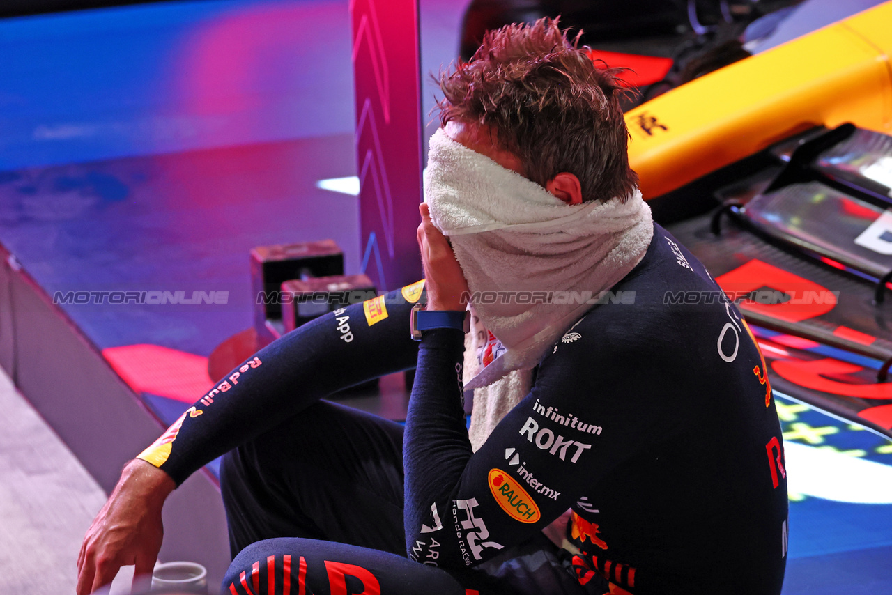 GP QATAR, Gara winner Max Verstappen (NLD) Red Bull Racing in parc ferme.

08.10.2023. Formula 1 World Championship, Rd 18, Qatar Grand Prix, Doha, Qatar, Gara Day.

 - www.xpbimages.com, EMail: requests@xpbimages.com © Copyright: Coates / XPB Images