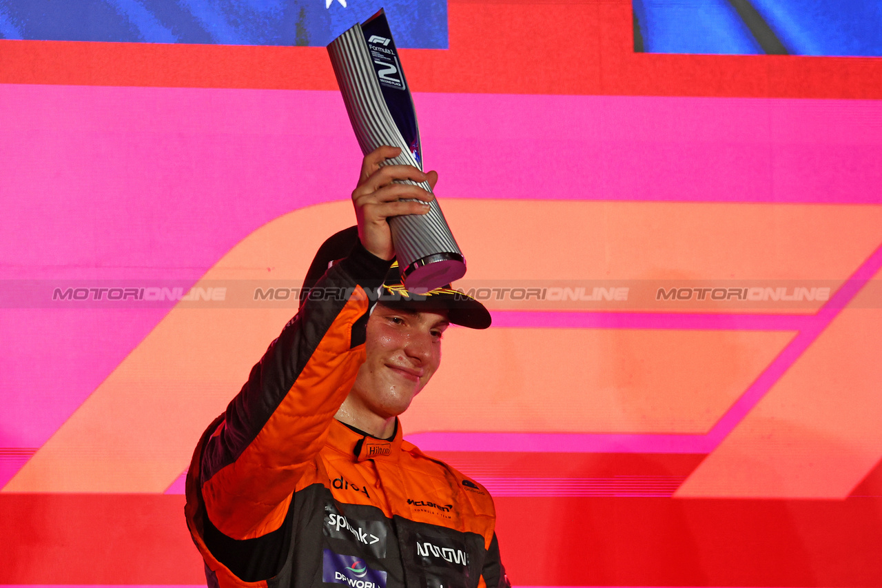 GP QATAR, Oscar Piastri (AUS) McLaren celebrates his second position on the podium.

08.10.2023. Formula 1 World Championship, Rd 18, Qatar Grand Prix, Doha, Qatar, Gara Day.

 - www.xpbimages.com, EMail: requests@xpbimages.com © Copyright: Coates / XPB Images