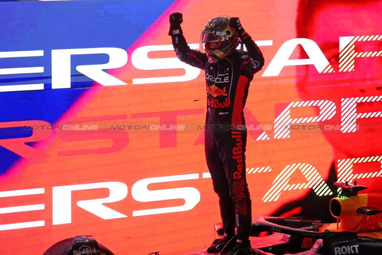 GP QATAR, Gara winner Max Verstappen (NLD) Red Bull Racing celebrates in parc ferme.

08.10.2023. Formula 1 World Championship, Rd 18, Qatar Grand Prix, Doha, Qatar, Gara Day.

 - www.xpbimages.com, EMail: requests@xpbimages.com © Copyright: Coates / XPB Images