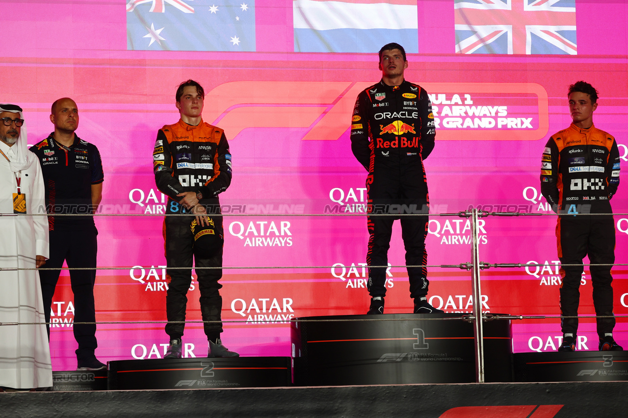 GP QATAR, 1st place  Max Verstappen (NLD) Red Bull Racing, 2nd place  Oscar Piastri (AUS) McLaren, 3rd place  Lando Norris (GBR) McLaren with Gianpiero Lambiase (ITA) Red Bull Racing Engineer. 
08.10.2023. Formula 1 World Championship, Rd 18, Qatar Grand Prix, Doha, Qatar, Gara Day.
- www.xpbimages.com, EMail: requests@xpbimages.com © Copyright: Batchelor / XPB Images