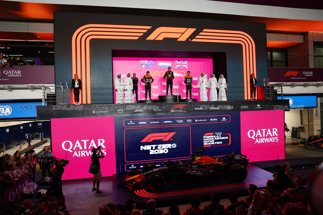 GP QATAR, 1st place  Max Verstappen (NLD) Red Bull Racing, 2nd place  Oscar Piastri (AUS) McLaren, 3rd place  Lando Norris (GBR) McLaren with Gianpiero Lambiase (ITA) Red Bull Racing Engineer. 
08.10.2023. Formula 1 World Championship, Rd 18, Qatar Grand Prix, Doha, Qatar, Gara Day.
- www.xpbimages.com, EMail: requests@xpbimages.com © Copyright: Batchelor / XPB Images