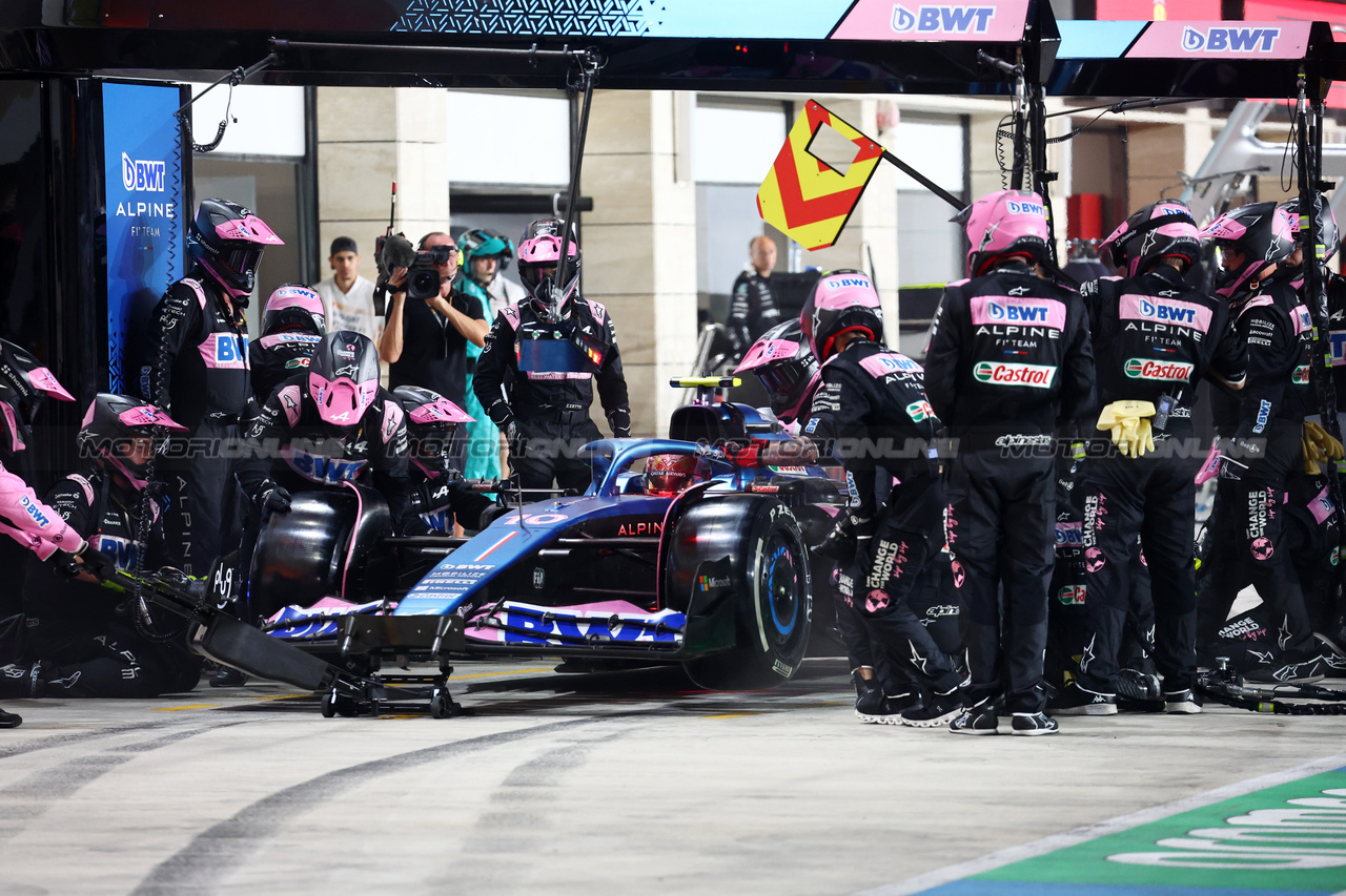 GP QATAR, Pierre Gasly (FRA) Alpine F1 Team A523 makes a pit stop.

08.10.2023. Formula 1 World Championship, Rd 18, Qatar Grand Prix, Doha, Qatar, Gara Day.

- www.xpbimages.com, EMail: requests@xpbimages.com © Copyright: Batchelor / XPB Images