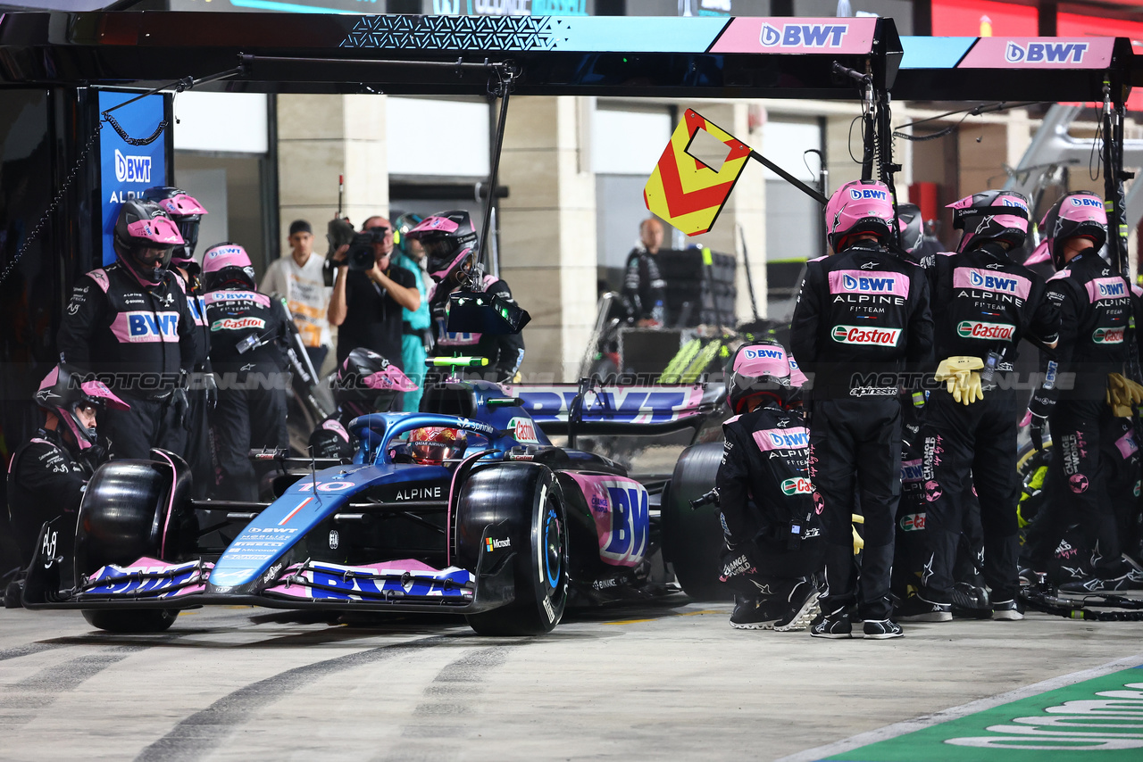 GP QATAR, Pierre Gasly (FRA) Alpine F1 Team A523 makes a pit stop.

08.10.2023. Formula 1 World Championship, Rd 18, Qatar Grand Prix, Doha, Qatar, Gara Day.

- www.xpbimages.com, EMail: requests@xpbimages.com © Copyright: Batchelor / XPB Images