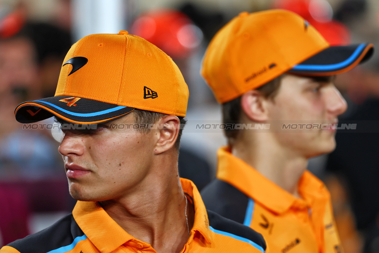 GP QATAR, Lando Norris (GBR) McLaren e Oscar Piastri (AUS) McLaren on the drivers' parade.

08.10.2023. Formula 1 World Championship, Rd 18, Qatar Grand Prix, Doha, Qatar, Gara Day.

 - www.xpbimages.com, EMail: requests@xpbimages.com © Copyright: Coates / XPB Images