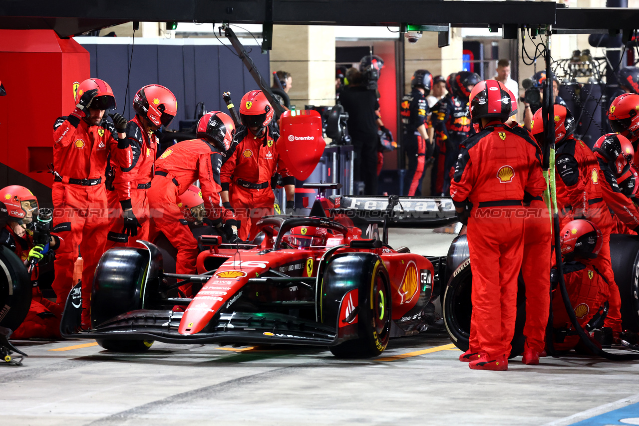 GP QATAR, Charles Leclerc (MON) Ferrari SF-23 makes a pit stop.

08.10.2023. Formula 1 World Championship, Rd 18, Qatar Grand Prix, Doha, Qatar, Gara Day.

- www.xpbimages.com, EMail: requests@xpbimages.com © Copyright: Batchelor / XPB Images