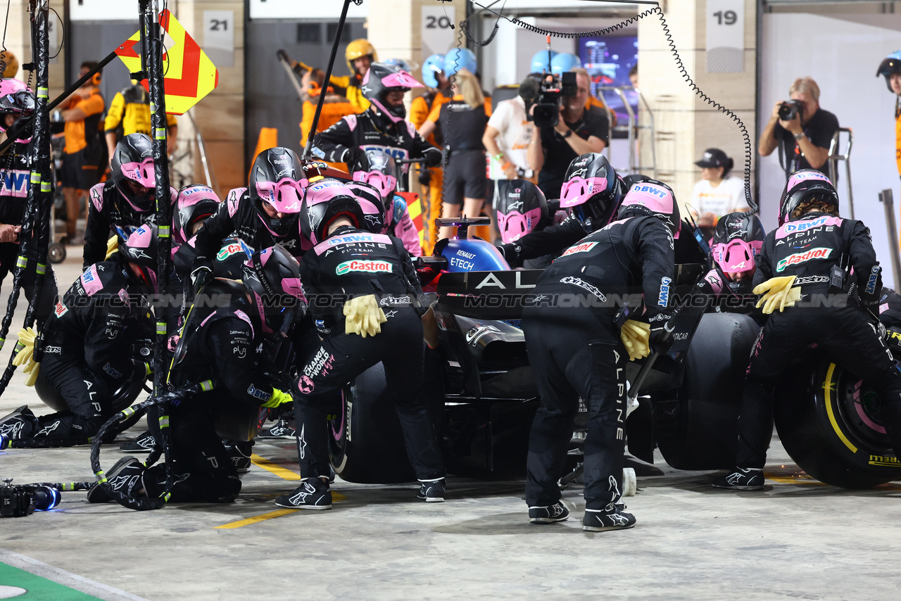 GP QATAR, Esteban Ocon (FRA) Alpine F1 Team A523 makes a pit stop.

08.10.2023. Formula 1 World Championship, Rd 18, Qatar Grand Prix, Doha, Qatar, Gara Day.

- www.xpbimages.com, EMail: requests@xpbimages.com © Copyright: Batchelor / XPB Images