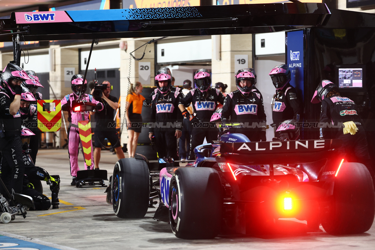 GP QATAR, Pierre Gasly (FRA) Alpine F1 Team A523 makes a pit stop.

08.10.2023. Formula 1 World Championship, Rd 18, Qatar Grand Prix, Doha, Qatar, Gara Day.

- www.xpbimages.com, EMail: requests@xpbimages.com © Copyright: Batchelor / XPB Images