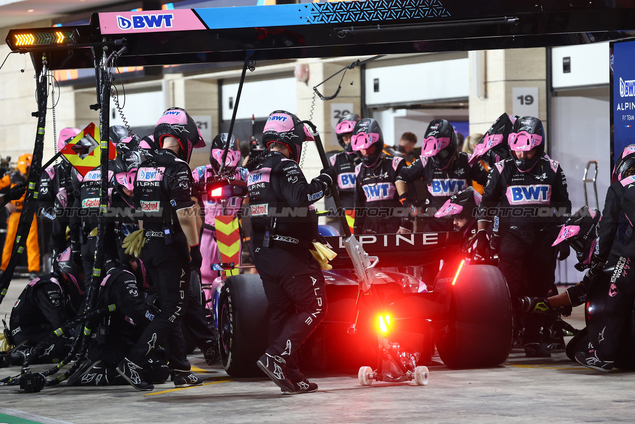 GP QATAR, Pierre Gasly (FRA) Alpine F1 Team A523 makes a pit stop.

08.10.2023. Formula 1 World Championship, Rd 18, Qatar Grand Prix, Doha, Qatar, Gara Day.

- www.xpbimages.com, EMail: requests@xpbimages.com © Copyright: Batchelor / XPB Images