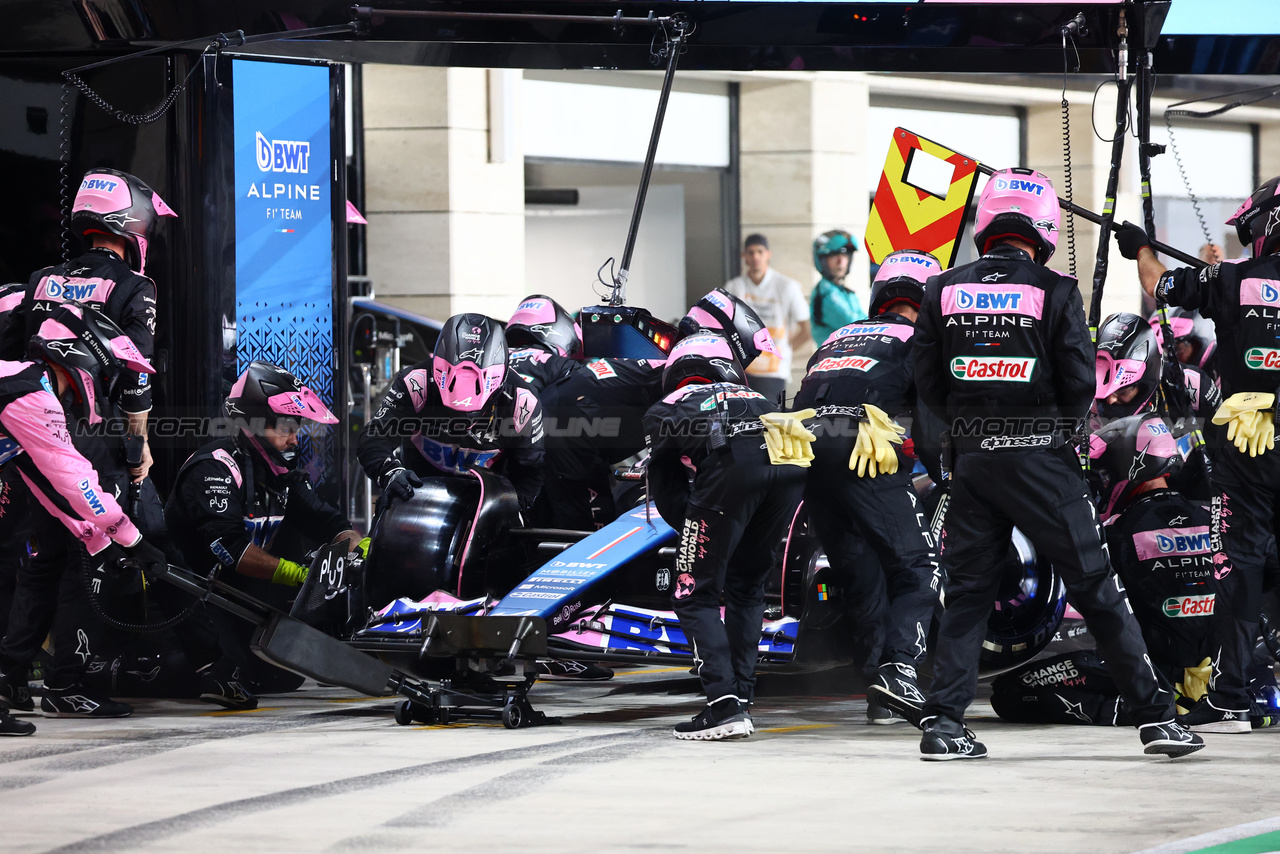 GP QATAR, Esteban Ocon (FRA) Alpine F1 Team A523 makes a pit stop.

08.10.2023. Formula 1 World Championship, Rd 18, Qatar Grand Prix, Doha, Qatar, Gara Day.

- www.xpbimages.com, EMail: requests@xpbimages.com © Copyright: Batchelor / XPB Images